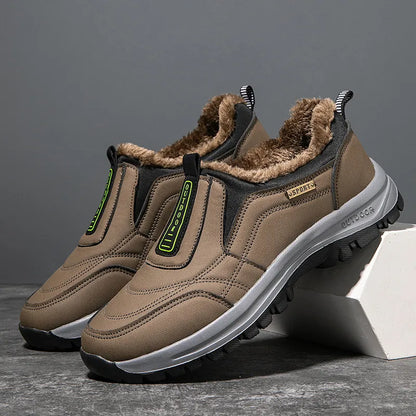 Zimní ortopedická obuv, zateplená s měkkou podšívkou, která ulevuje od bolesti nohou i únavy zad.